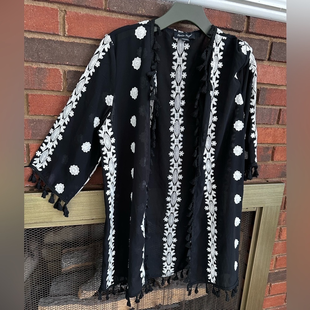 🛍️ Charlie Paige Open Cover with fringe excellent condition.